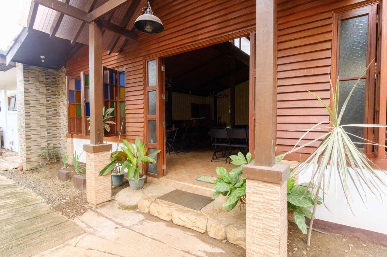 Reddoorz Premium @ Abueg Road Extension Puerto Princesa Exterior photo